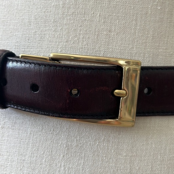 Johnston & Murphy brown leather with solid brass buckle belt - Picture 2 of 9